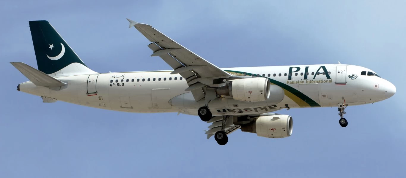 Νέες εικόνες-σοκ από την συντριβή του Airbus A320 στο Καράτσι: Έπεφτε χωρίς να έχει ισχύ στους κινητήρες